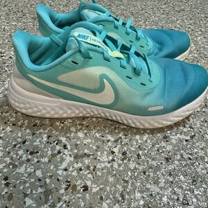 Nike Revolution Tennis Shoes